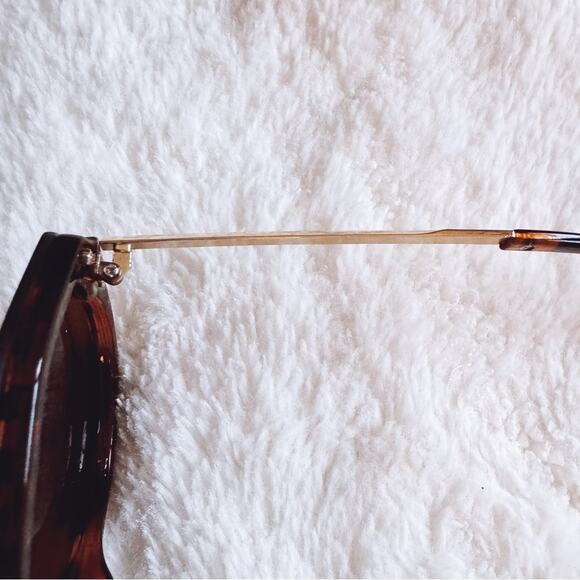 Clarissa Tortoise Brown Oversized Sunglasses - Picture 9 of 15